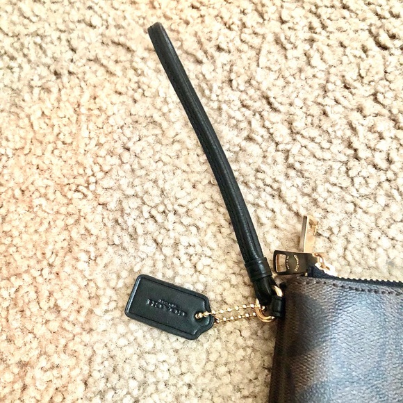 Coach (Corner) LRG Double Zip Wristlet/ Wallet w/ Coach paper gift bag included - Picture 8 of 15